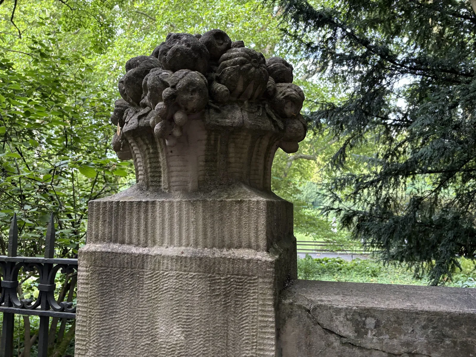 Памятник великой герцогине Луизе Баденской в Карлсруэ, Германия