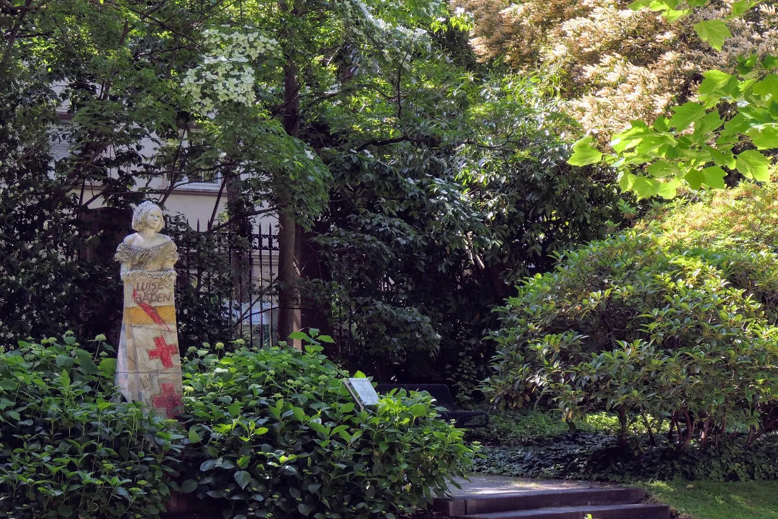 Памятник великой герцогине Луизе Баденской в Карлсруэ, Германия