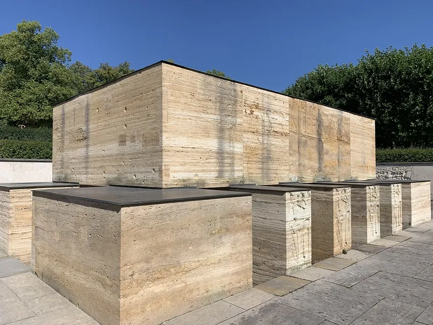 Памятник Воину в парке Хофгартен, Мюнхен