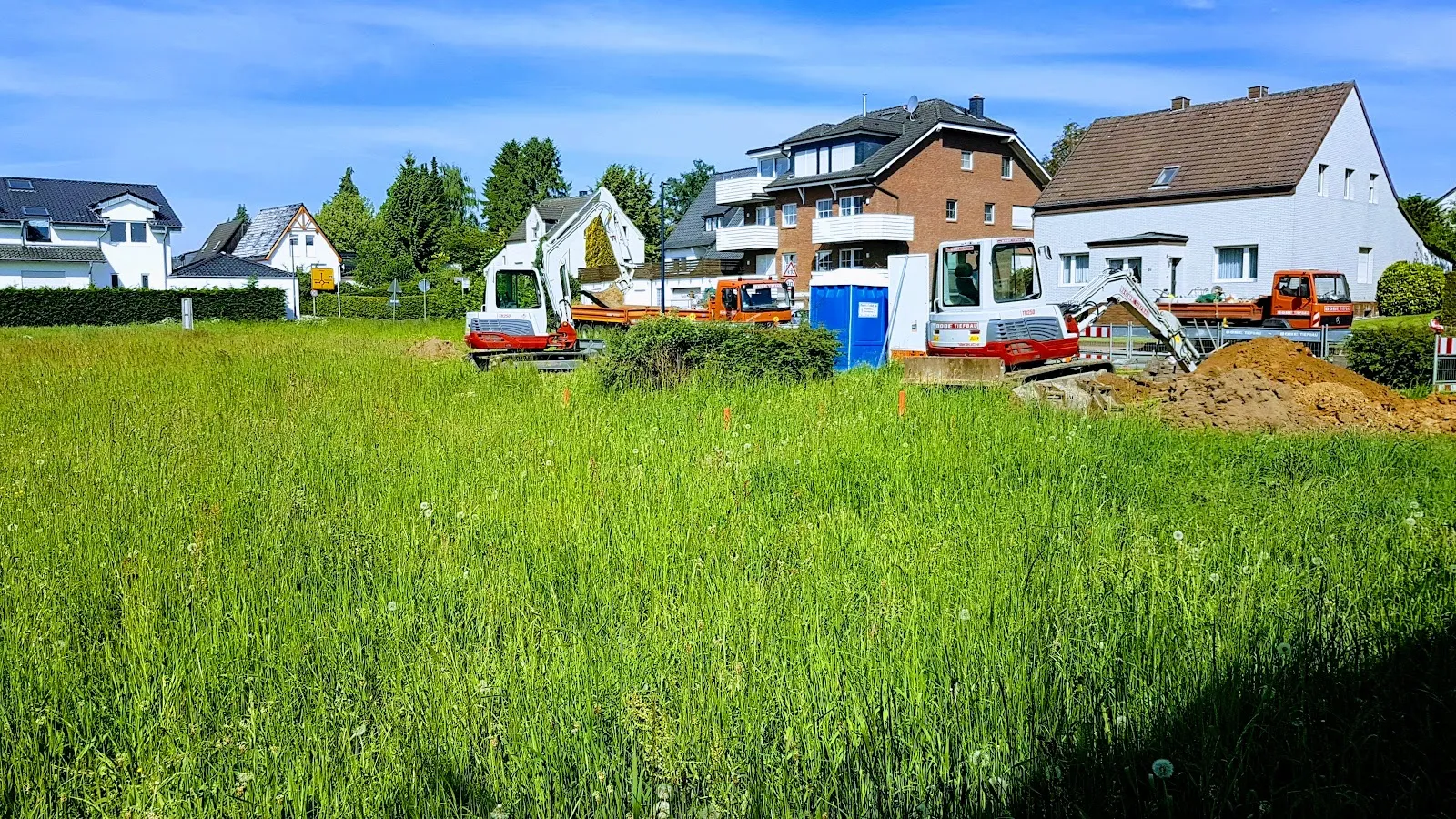 Памятник войны в Опердикке-Хенгсене, Хольцвиккеде, Германия