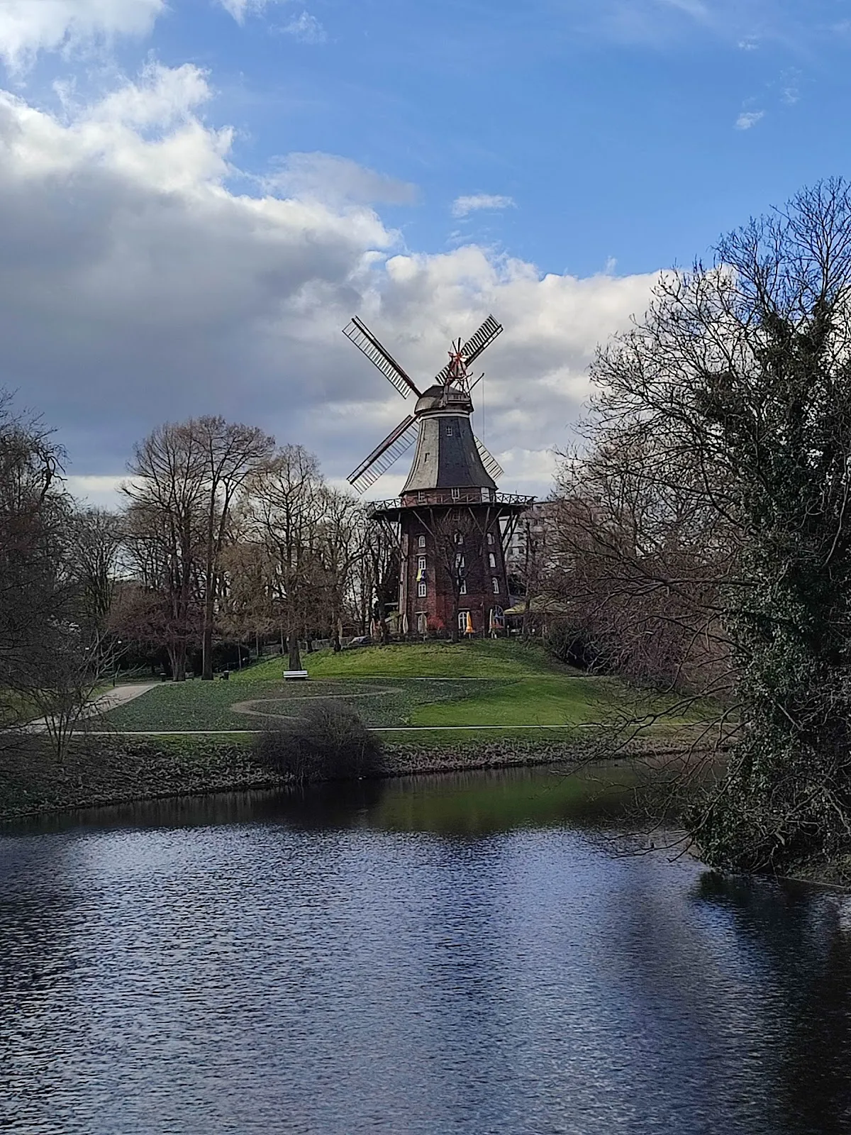 Скульптура Пастух со свиньями в городе Бремен, Германия