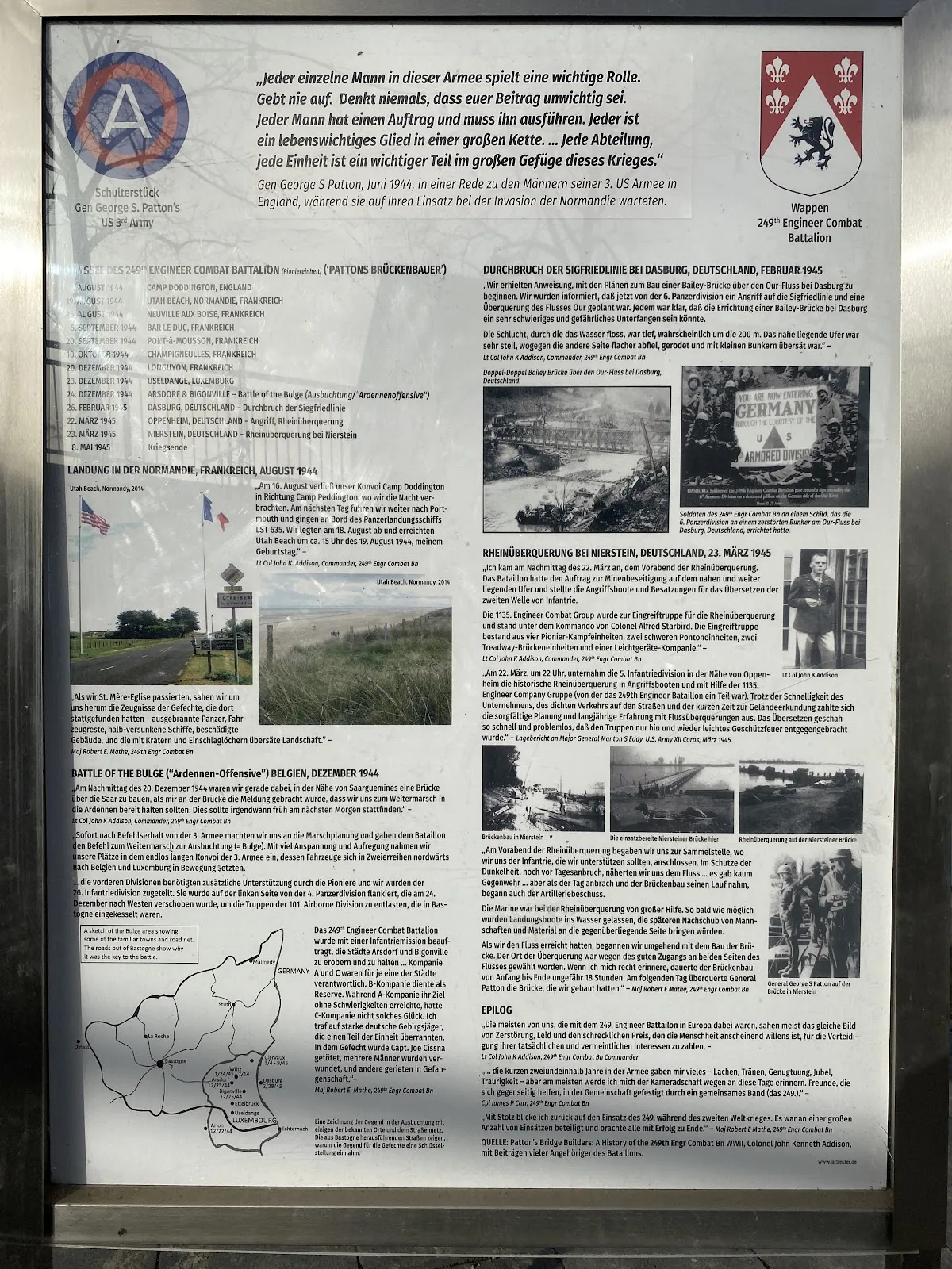 Вид на набережную Рейна в Нирштайне, Германия, с мостом и водой.