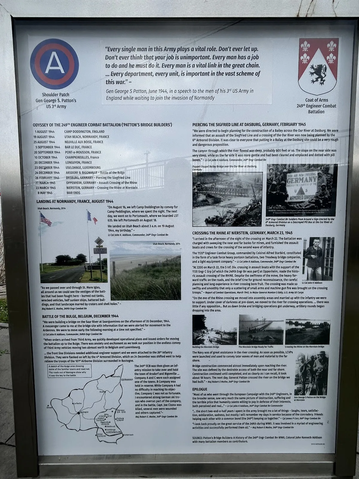 Вид на набережную Рейна в Нирштайне, Германия, с мостом и водой.