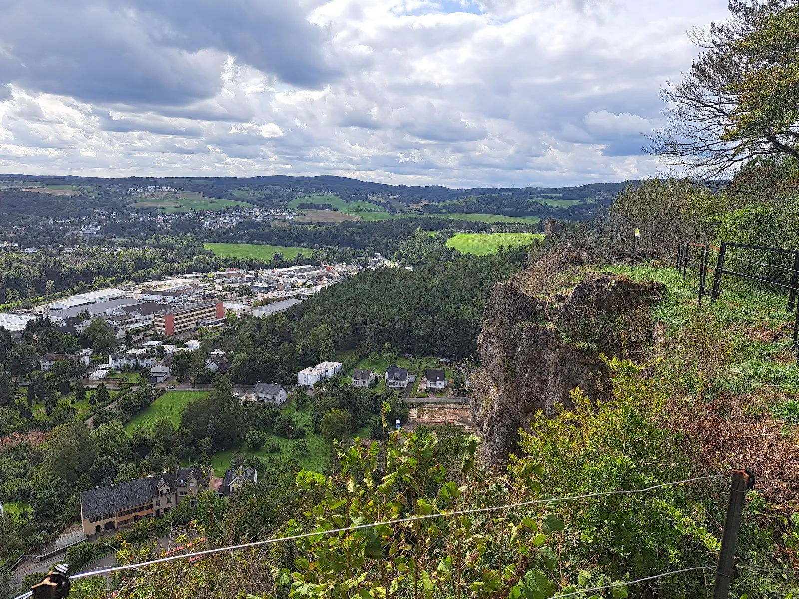 Вход в Пещеру Бухенлох, природная достопримечательность Германии