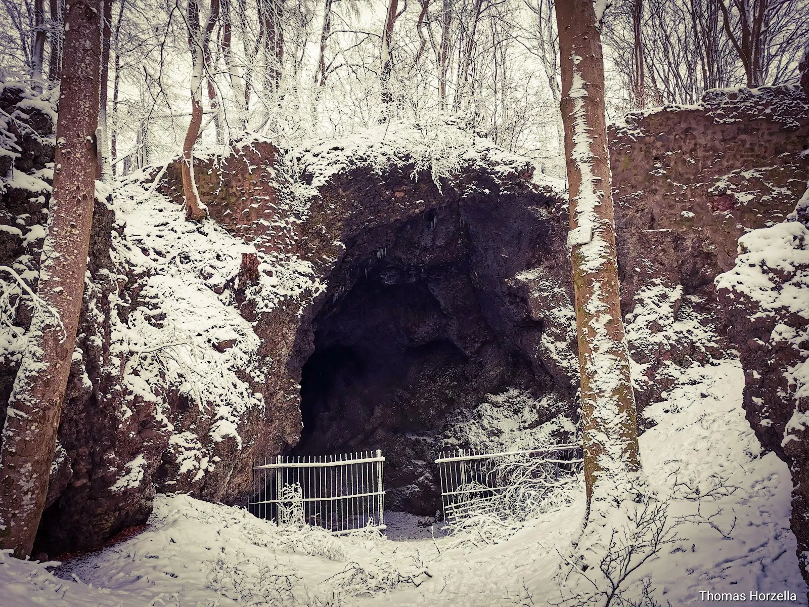 Вход в пещеры Мюльштайнхёле, Германия