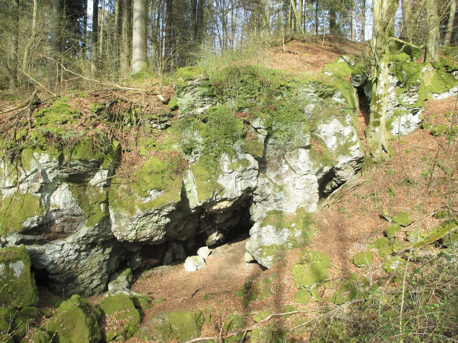 Вход в пещеры Мюльштайнхёле, Германия
