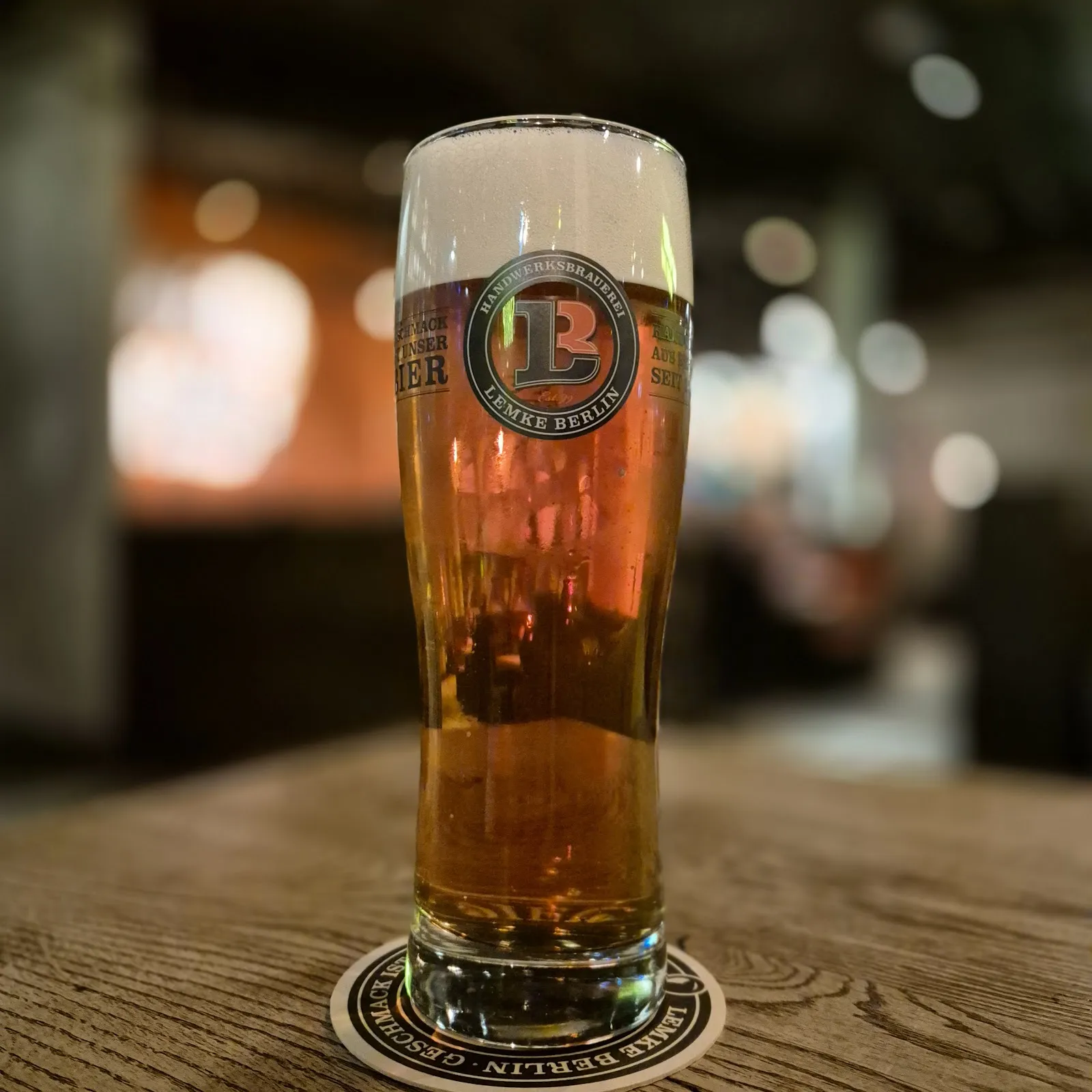 Здание пивоварни Лемке в Берлине с вывеской