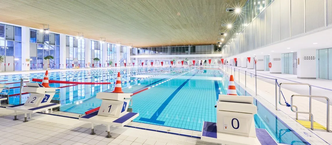 Плавучий и прыжковый зал в Европейском спортивном парке