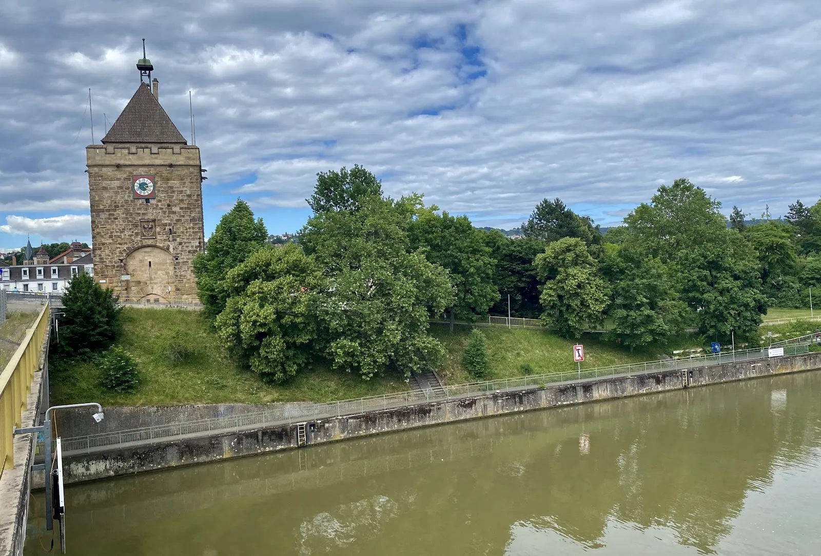 Вид на башню Плиензатурм в Эсслингене-на-Неккаре
