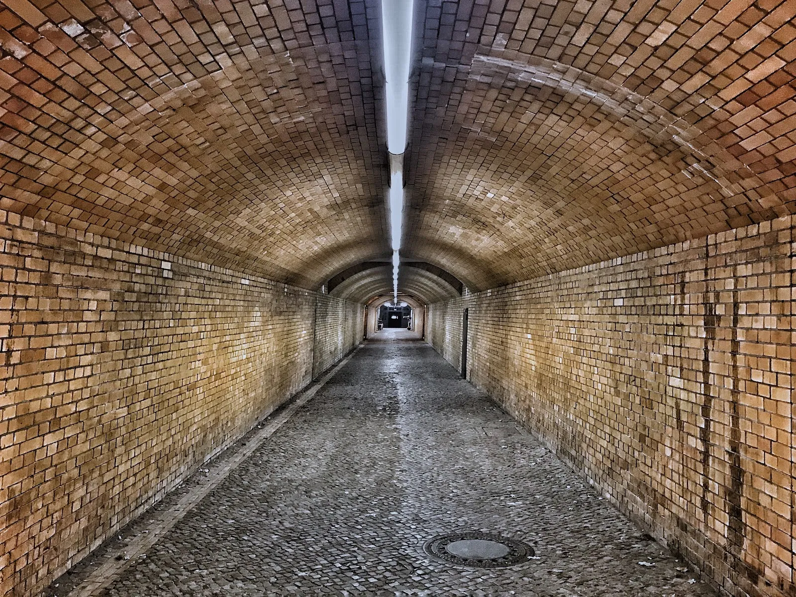 Площадь 17 июня в Берлине с Колонной Победы