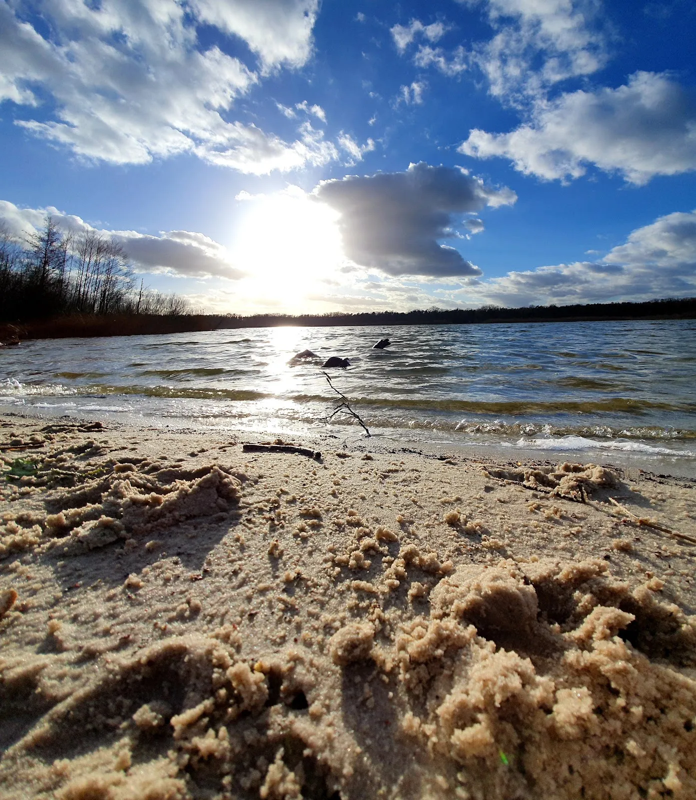 Пляж Гердэнзее с водой и зеленью