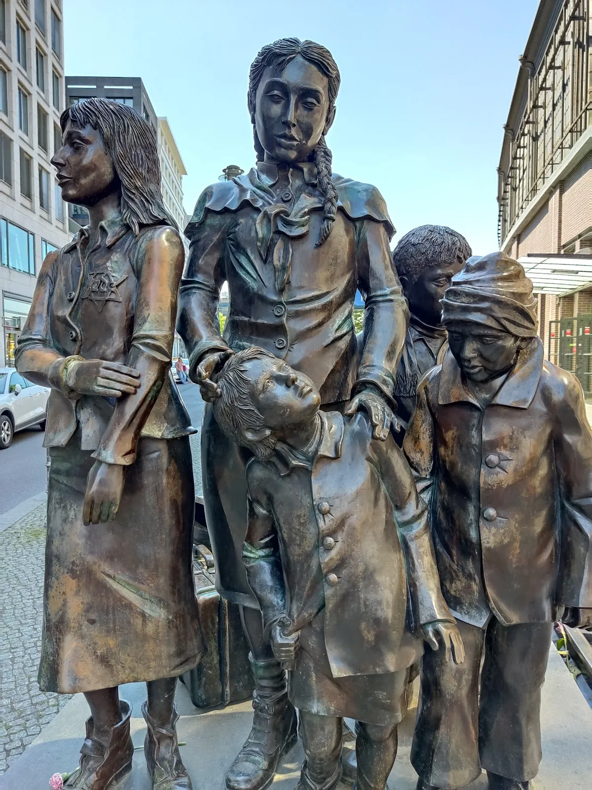 Поезд в жизнь – Поезд в смерть