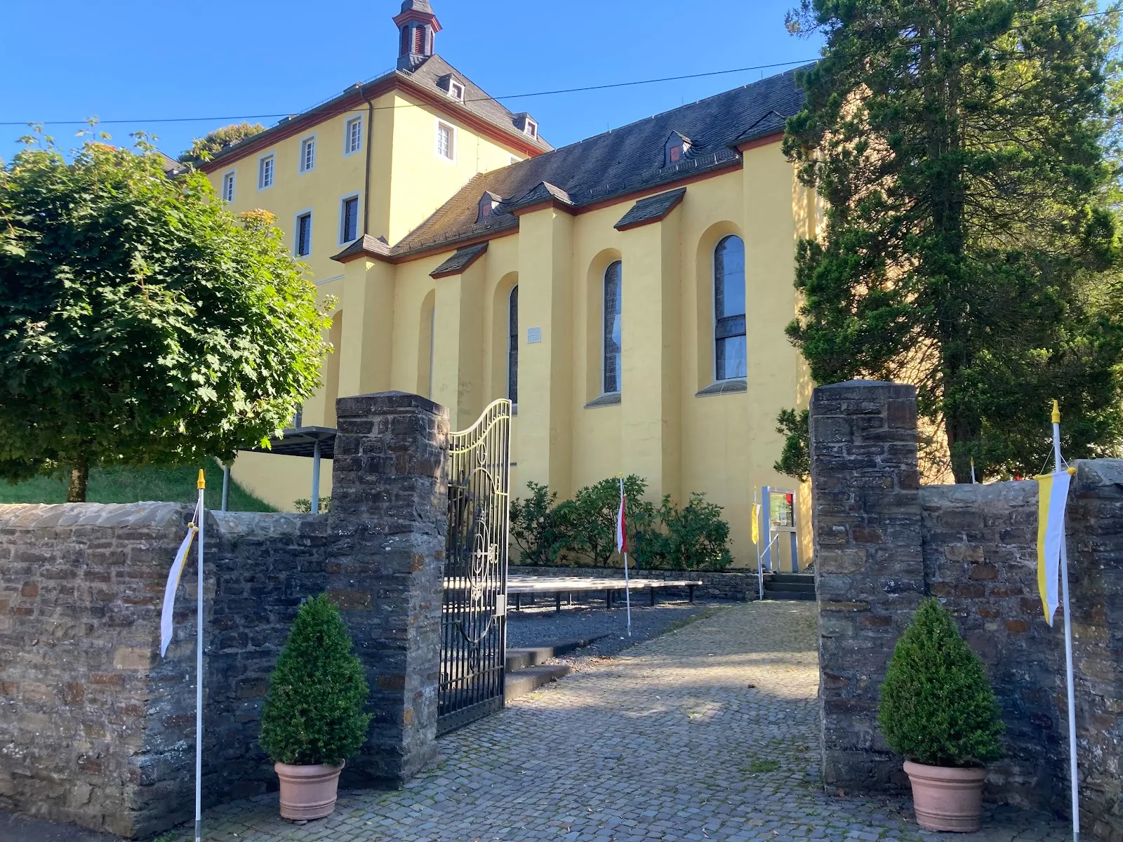 Фасад приходского и монастырского храма Святого Георгия в Зельбахе