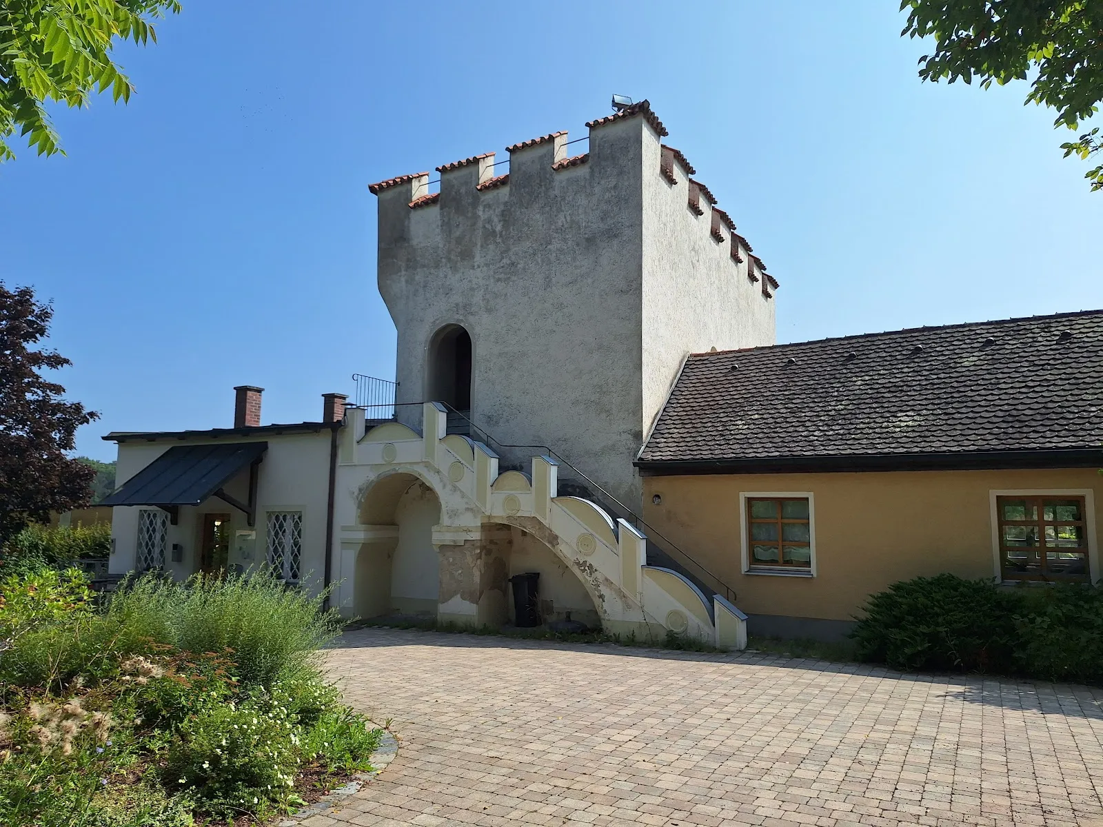 Вид на Райхенбахский монастырь с колокольней