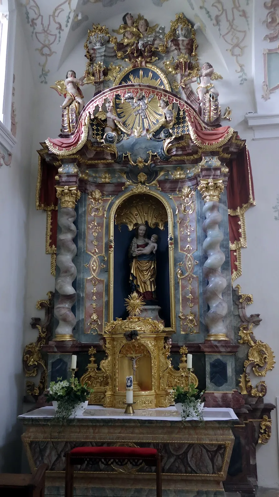 Вид на Райхенбахский монастырь с колокольней