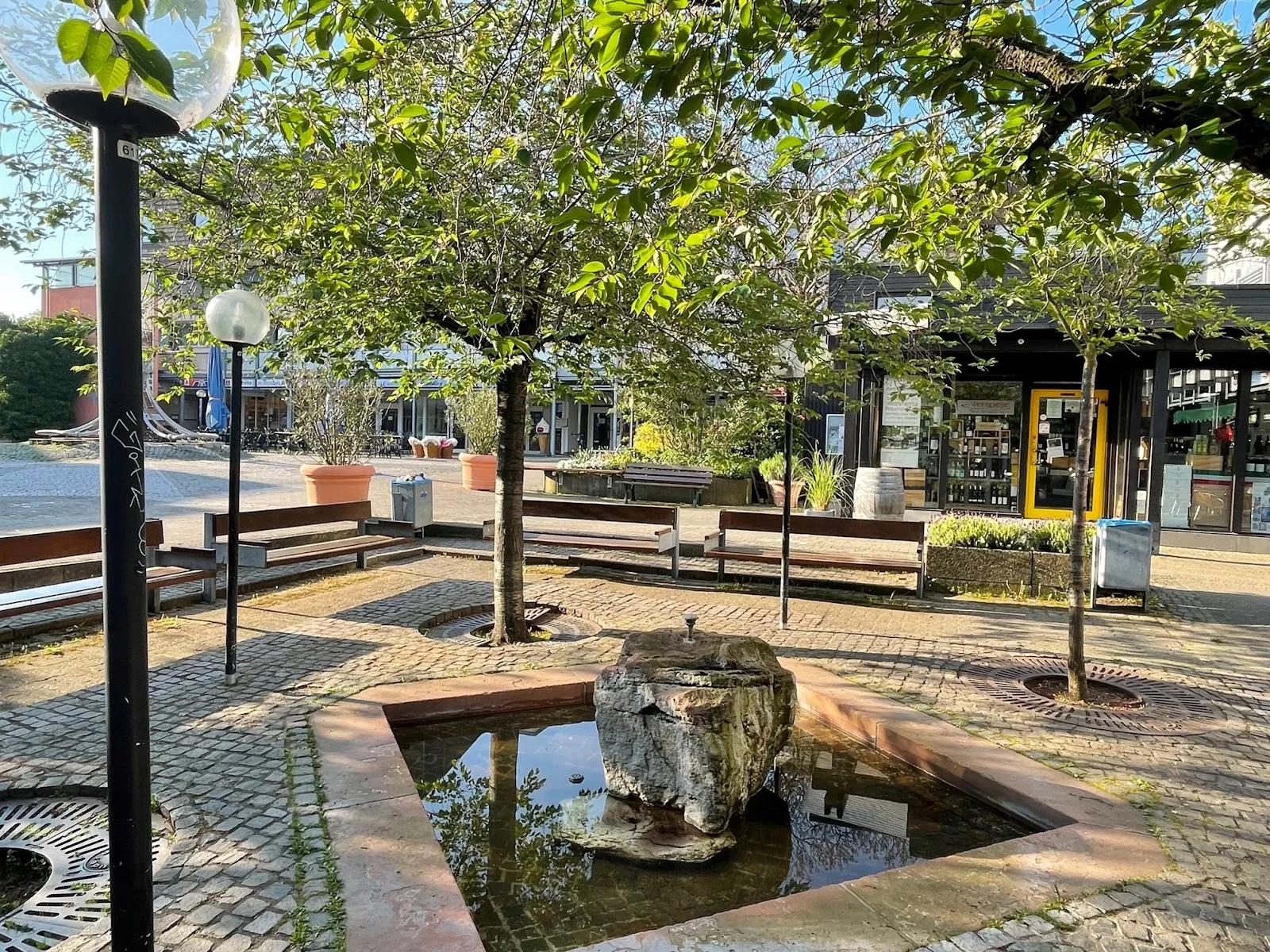 Ратушная площадь Вальдбронн с зданием ратуши