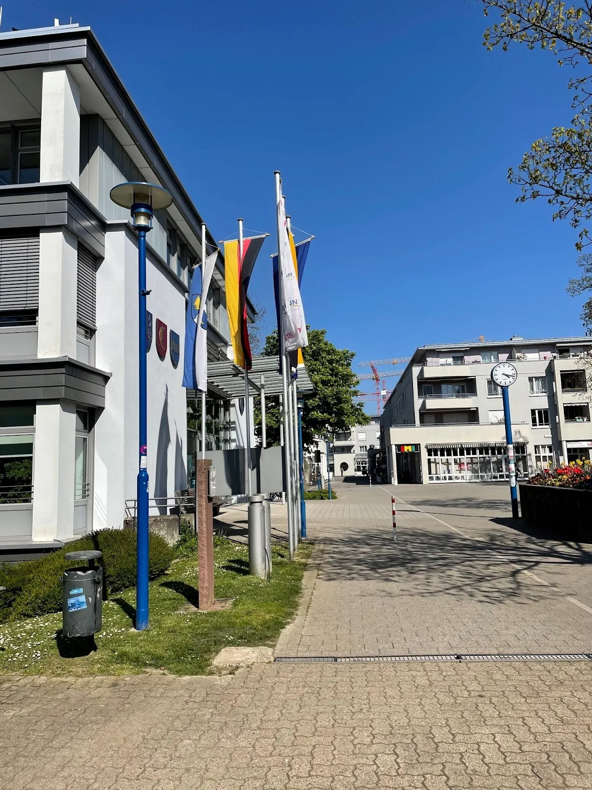 Ратушная площадь Вальдбронн с зданием ратуши