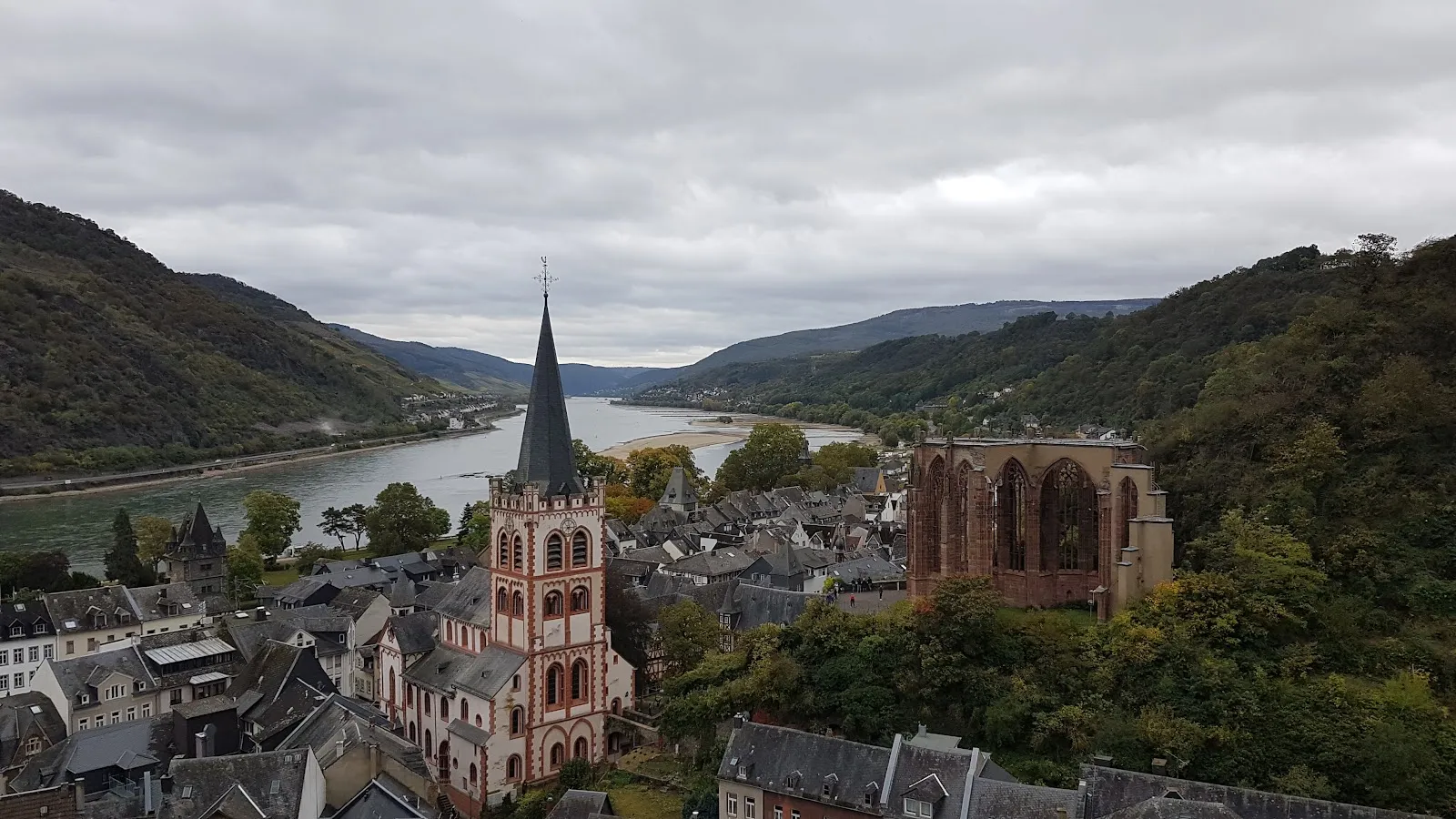 Вид на замок на Рейне, часть Тропы Рейнских Замков