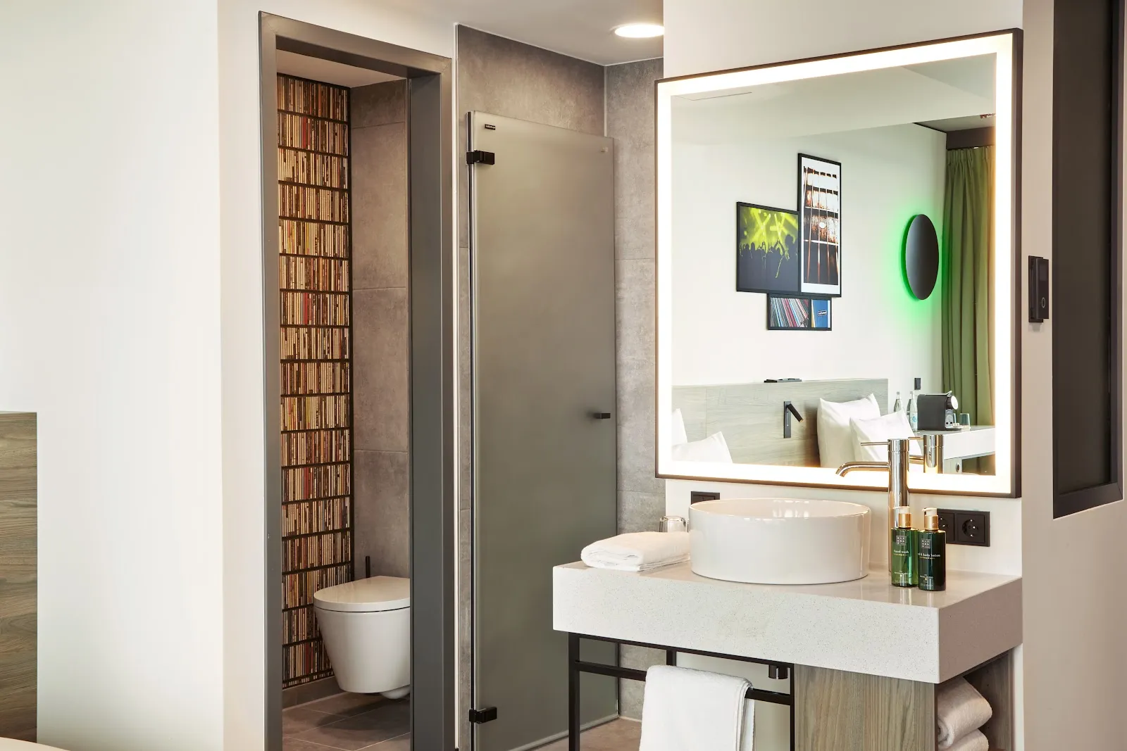 REVERB by Hard Rock Hamburg — интерьер концертной площадки