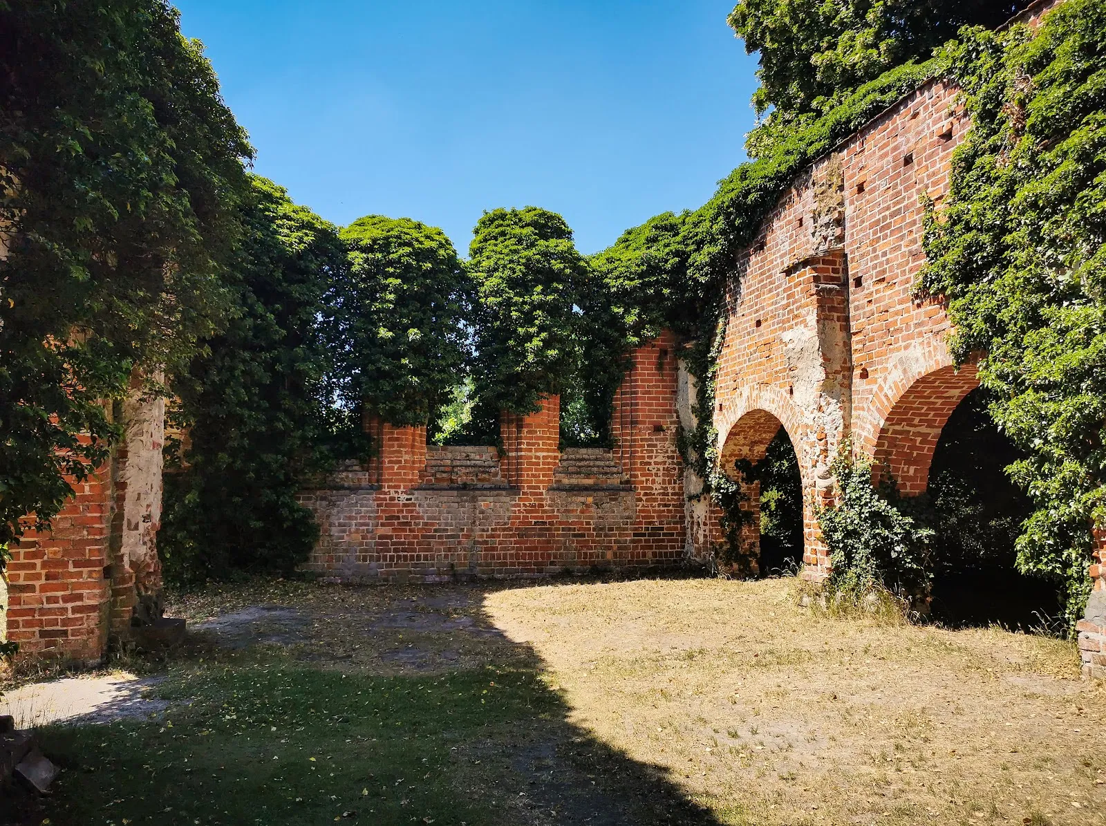 Руины цистерцианского монастыря Химмельпфорт