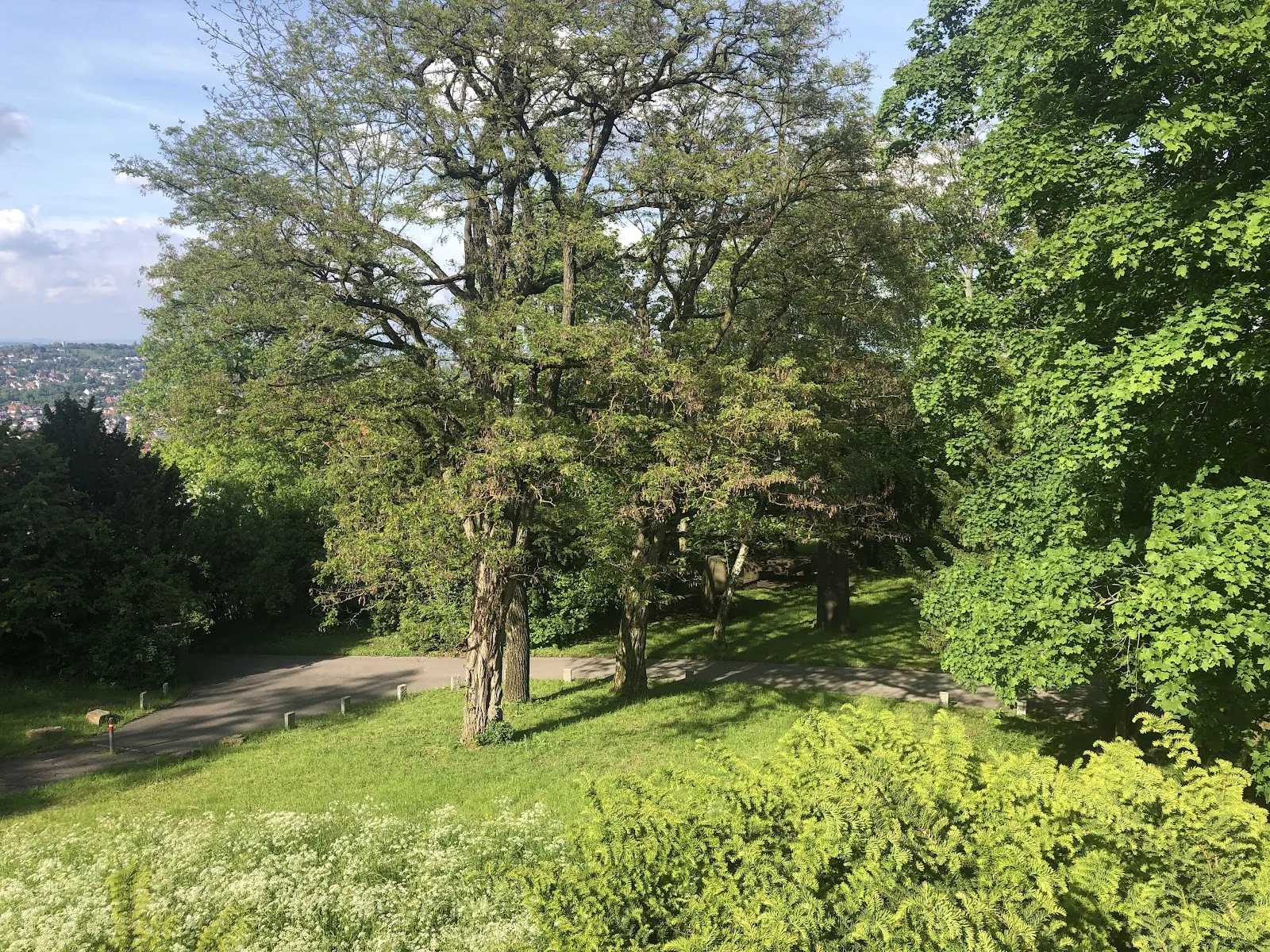 Руины исторической башни Хазенбергтурм в Штутгарте