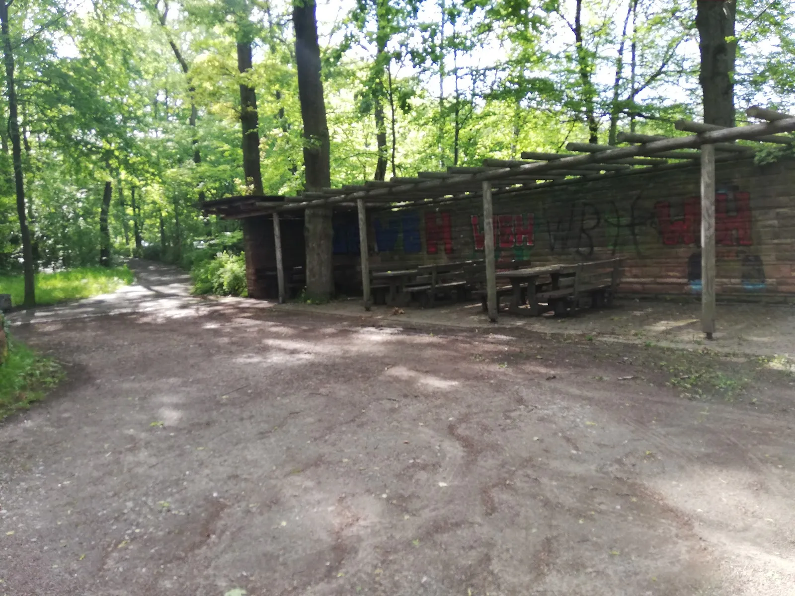 Руины исторической башни Хазенбергтурм в Штутгарте