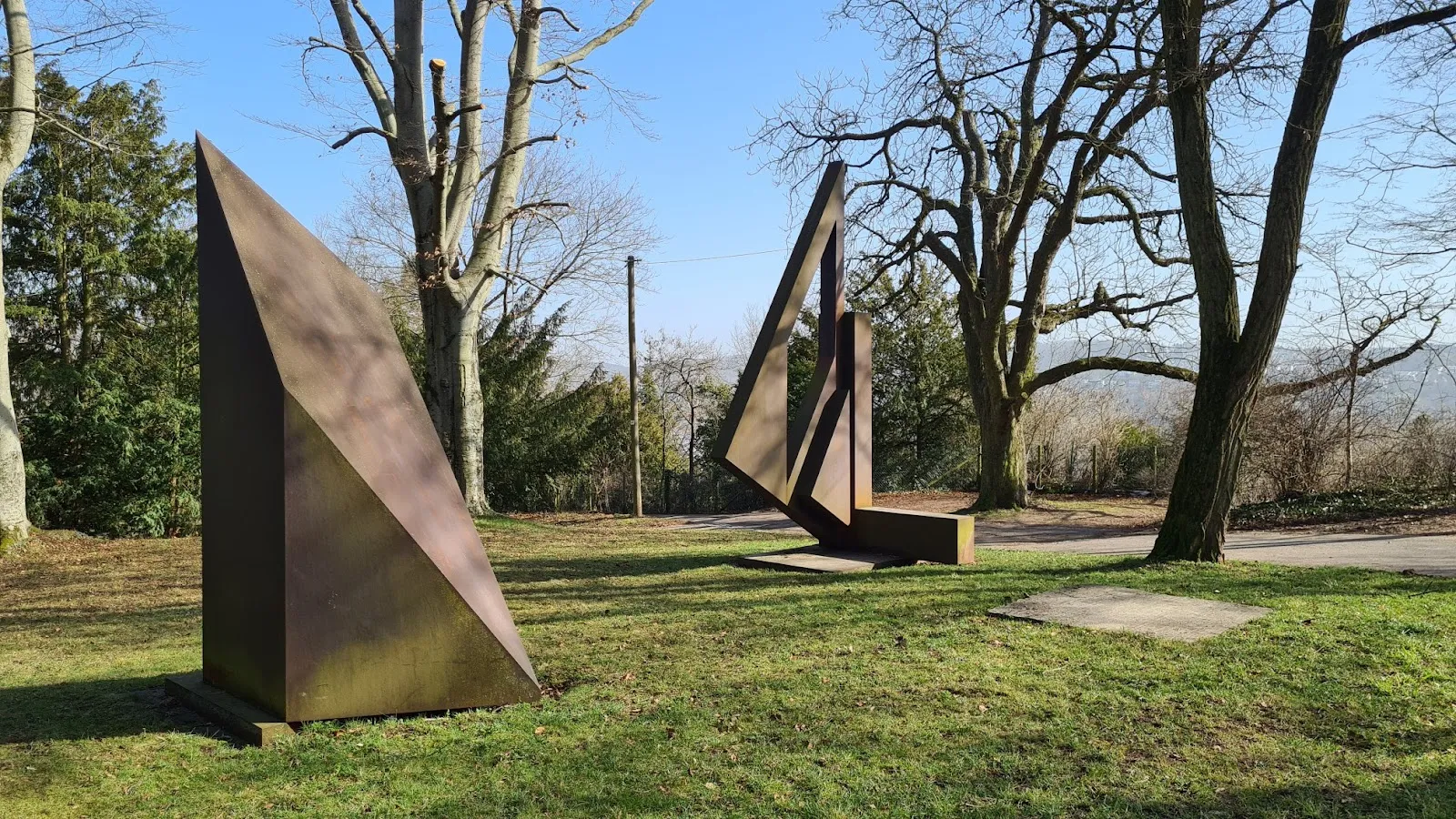 Руины исторической башни Хазенбергтурм в Штутгарте