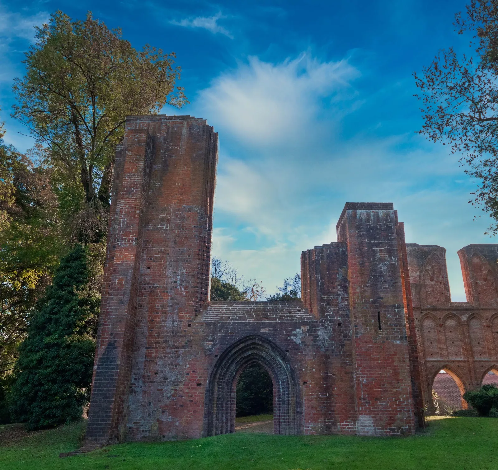 Руины монастыря Хюде