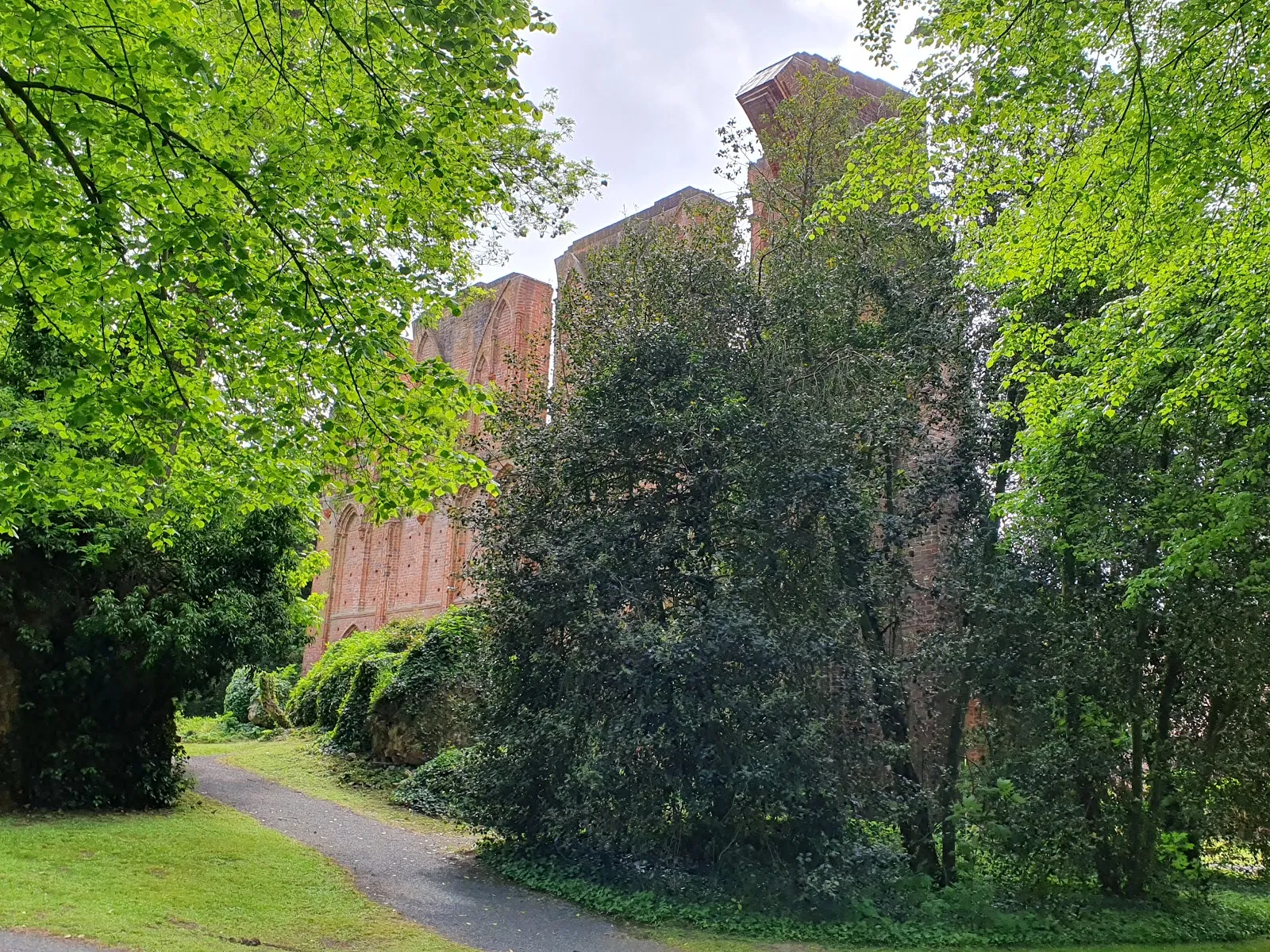 Руины монастыря Хюде