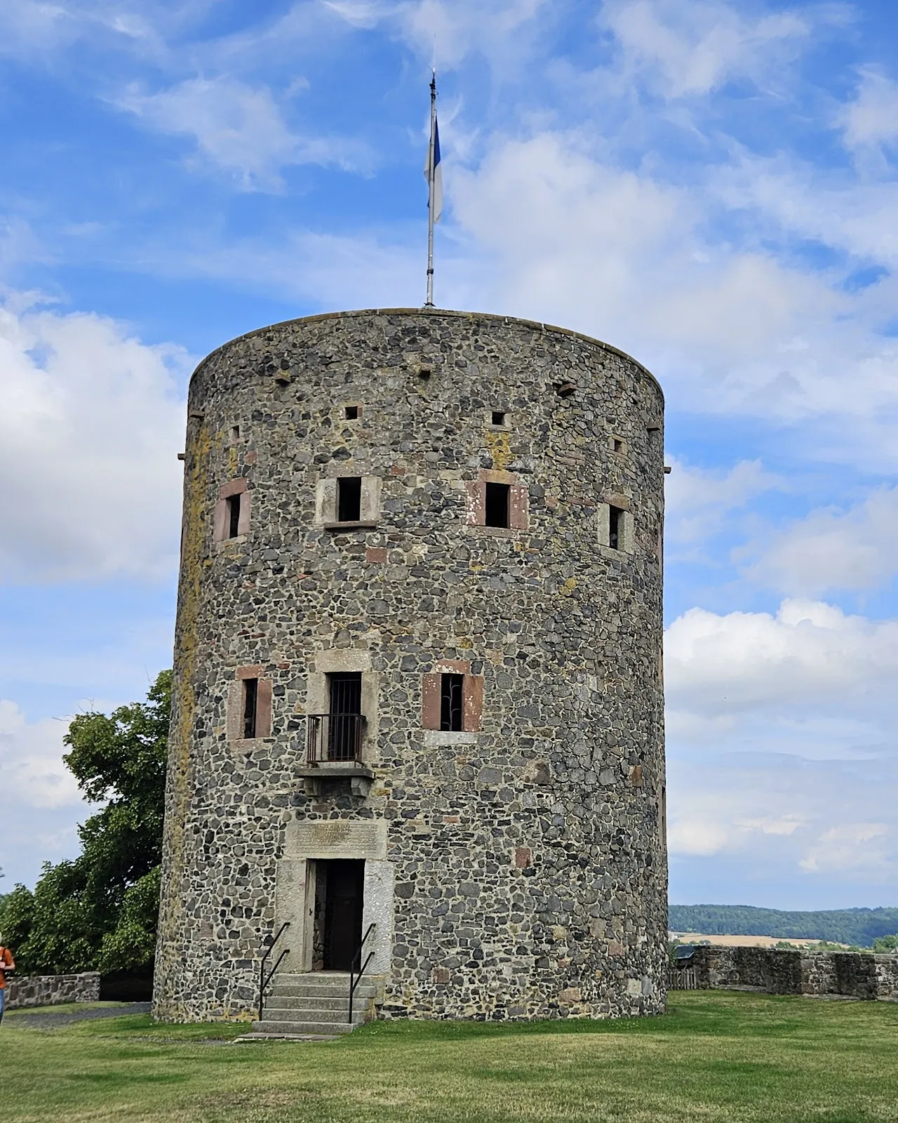 Руины замка Гогенбург