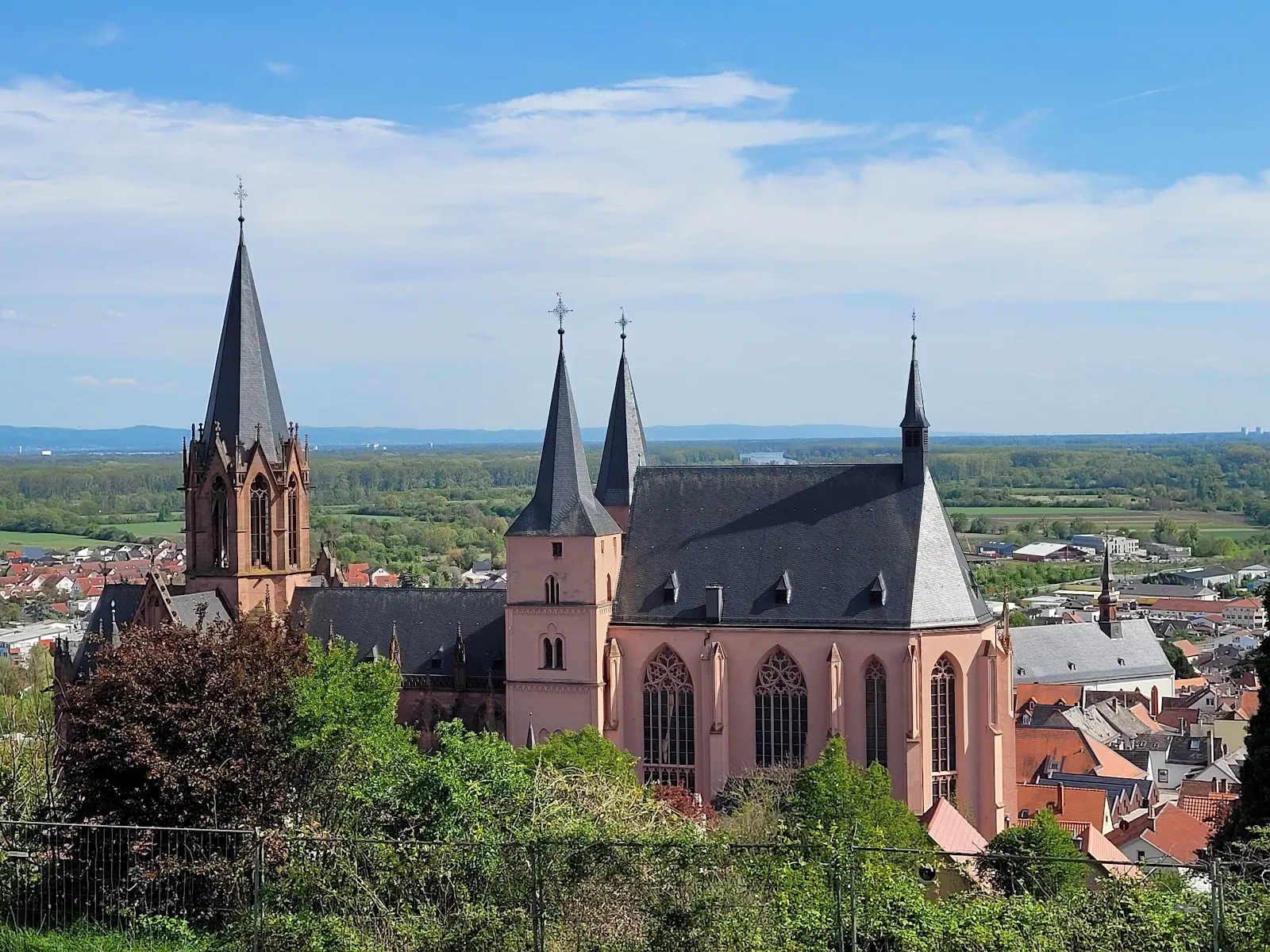 Руины замка Ландскрон над долиной Рейна