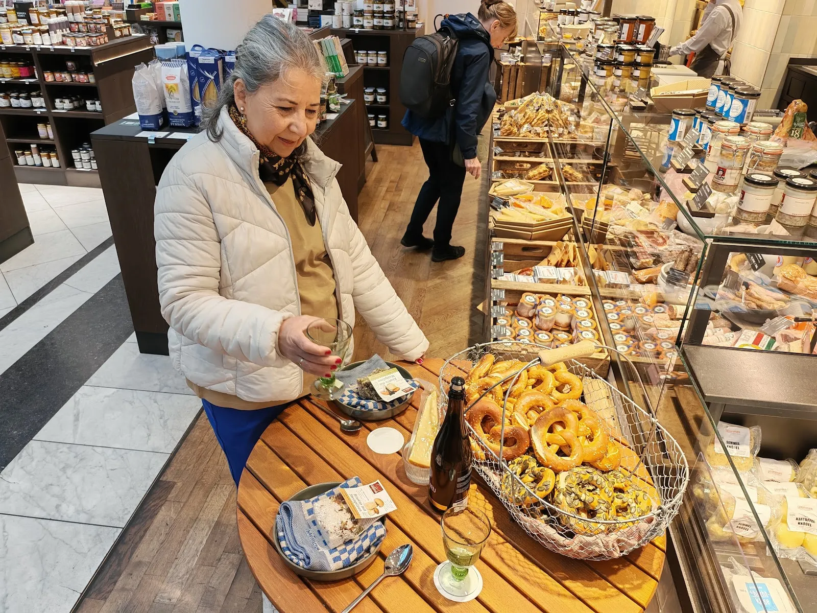 Еженедельный рынок Домсхоф в Бремене с продуктами и товарами