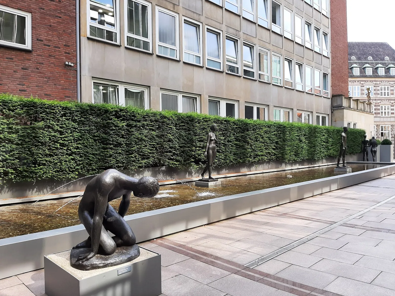 Современная скульптура в Саду скульптур Бременской ратуши