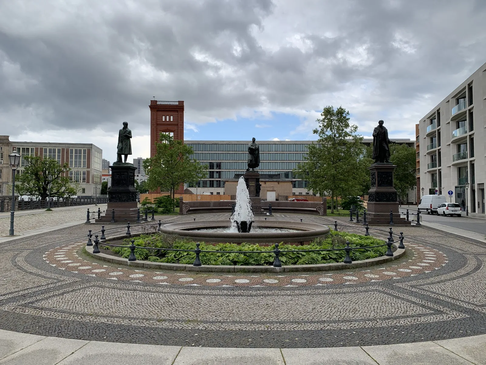 Площадь Шинкельплац в Берлине с видами на Берлинский кафедральный собор