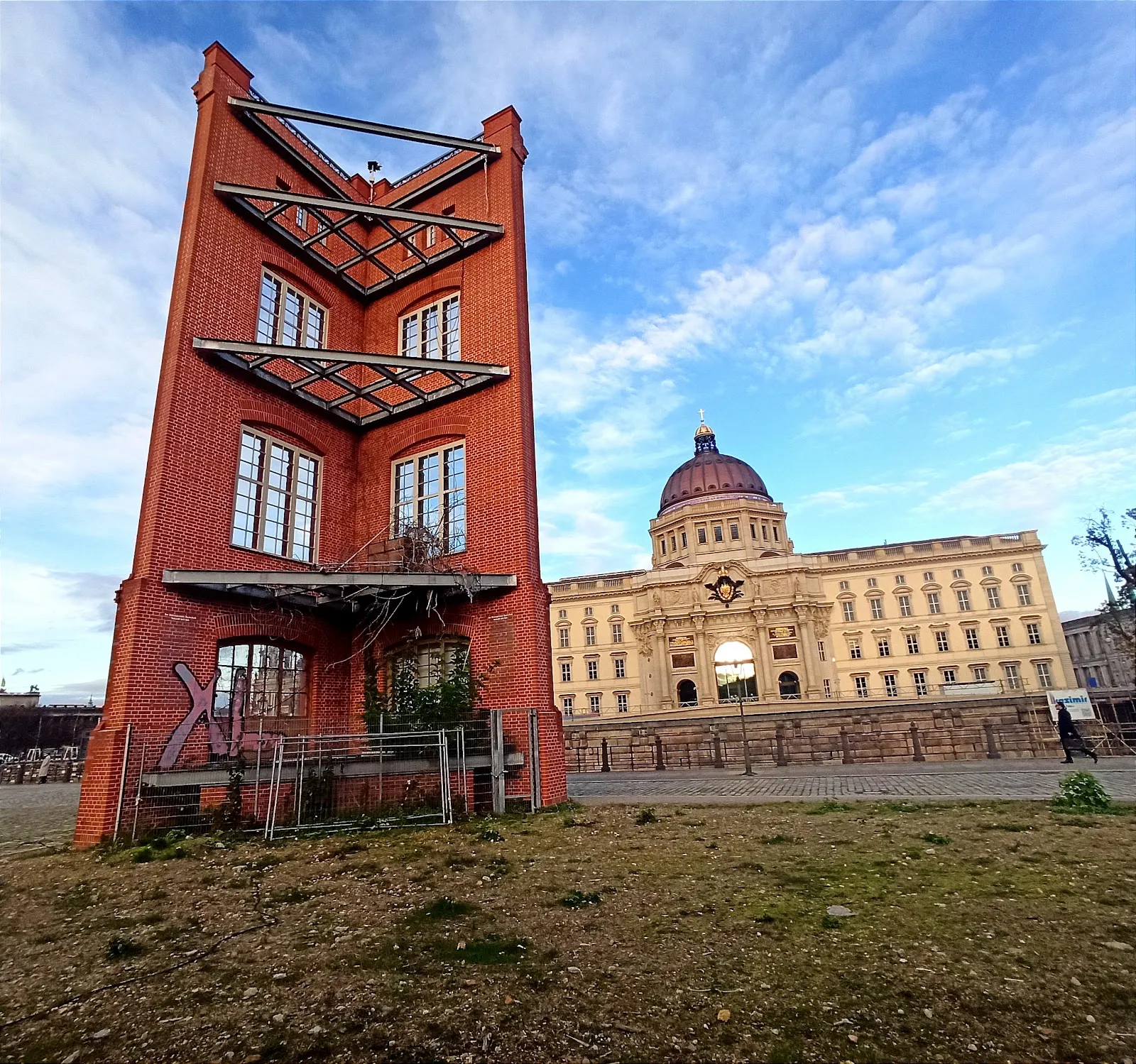Площадь Шинкельплац в Берлине с видами на Берлинский кафедральный собор