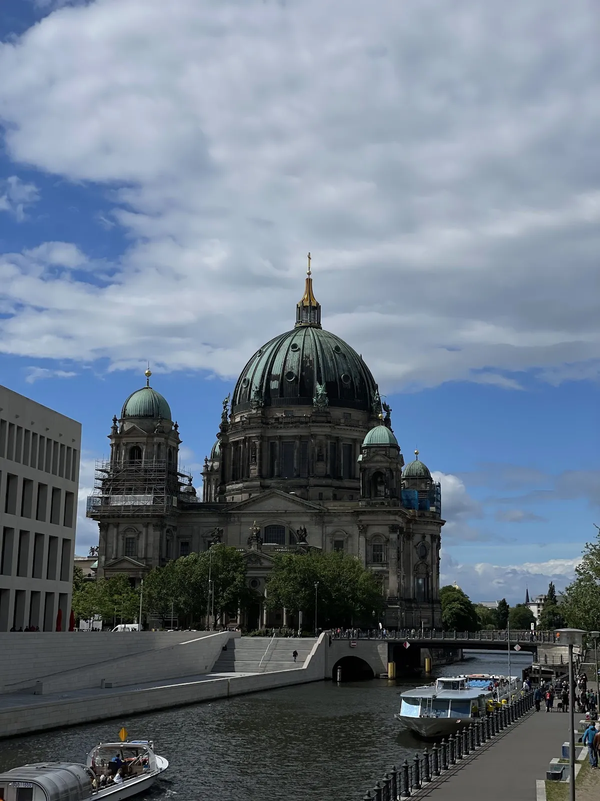Площадь Шинкельплац в Берлине с видами на Берлинский кафедральный собор