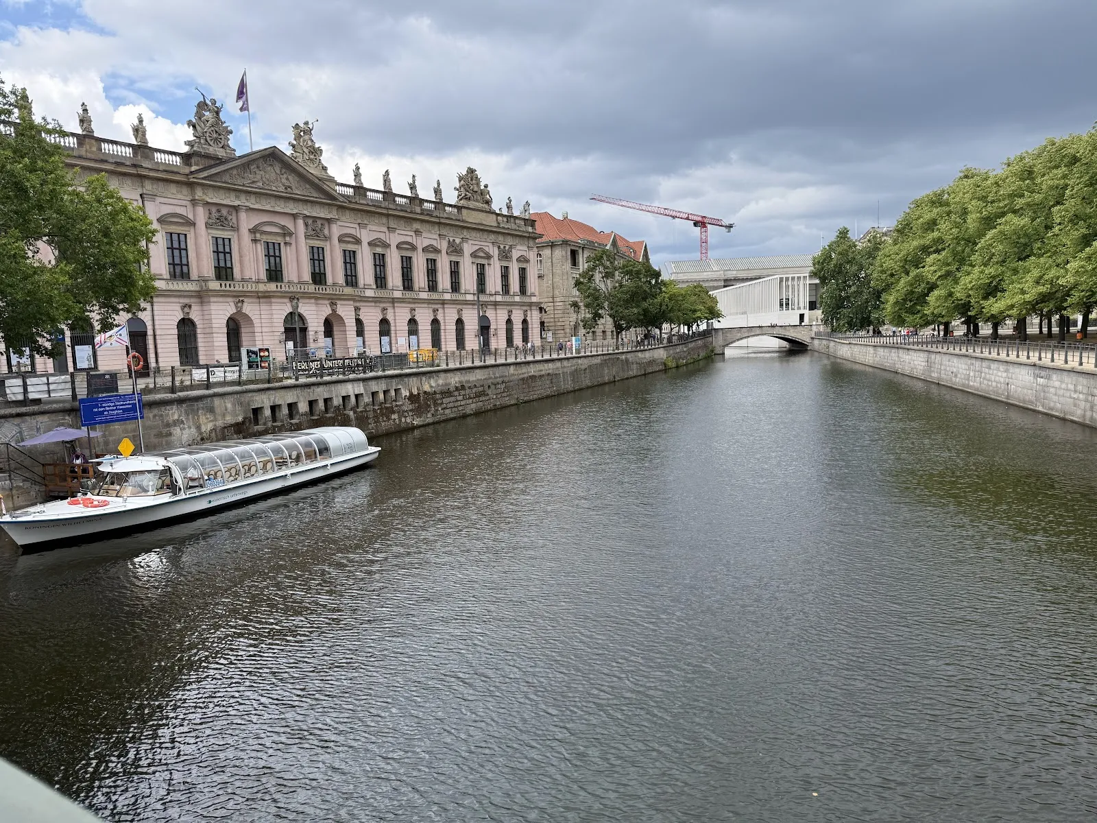 Площадь Шинкельплац в Берлине с видами на Берлинский кафедральный собор