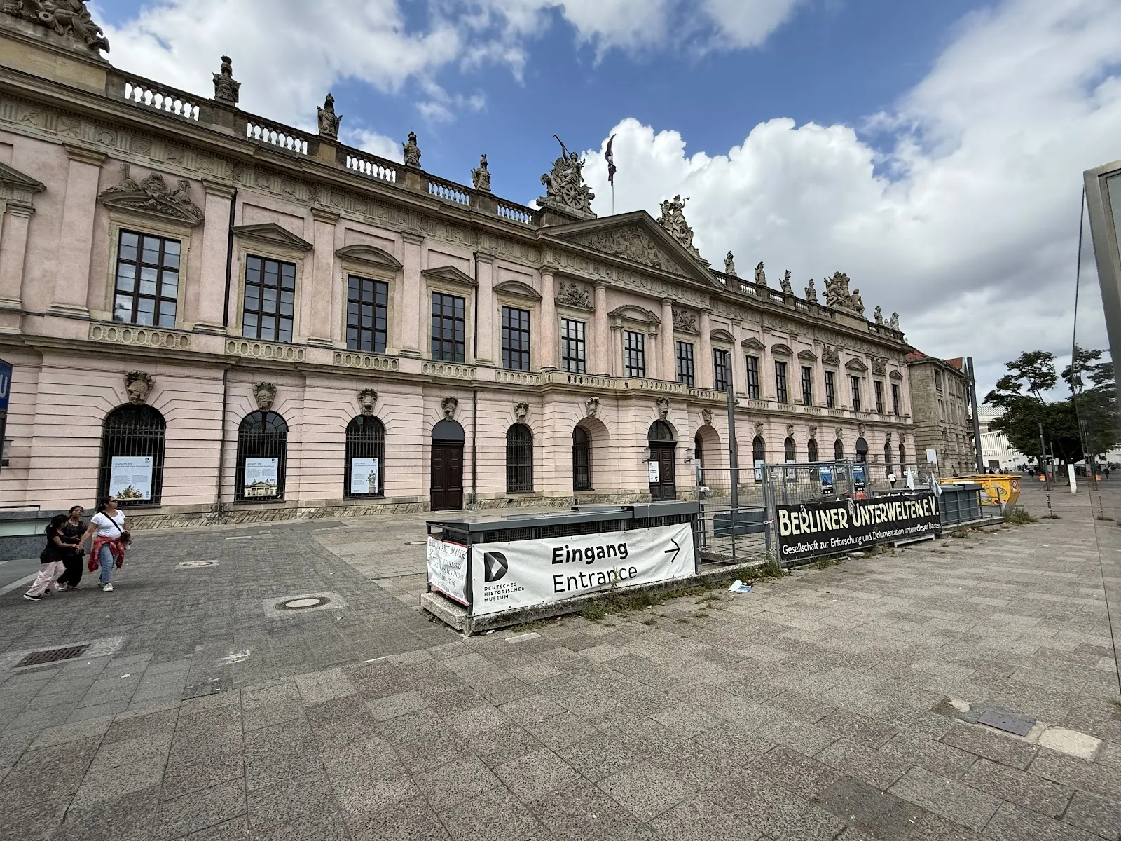 Площадь Шинкельплац в Берлине с видами на Берлинский кафедральный собор