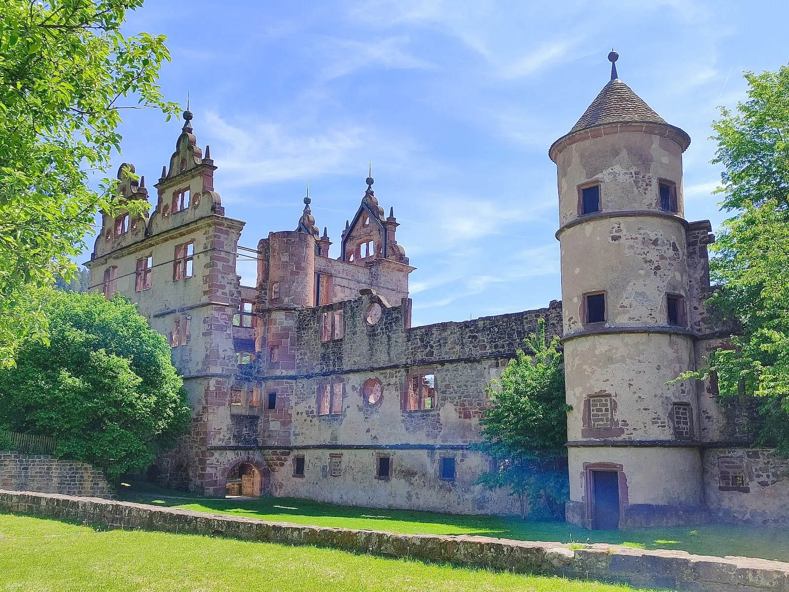 Охотничий замок Хирзау, вид снаружи