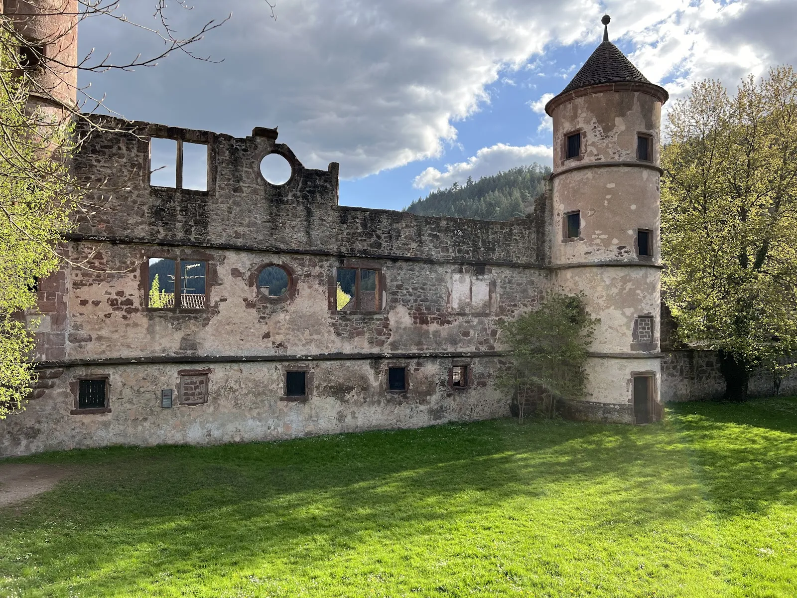 Охотничий замок Хирзау, вид снаружи