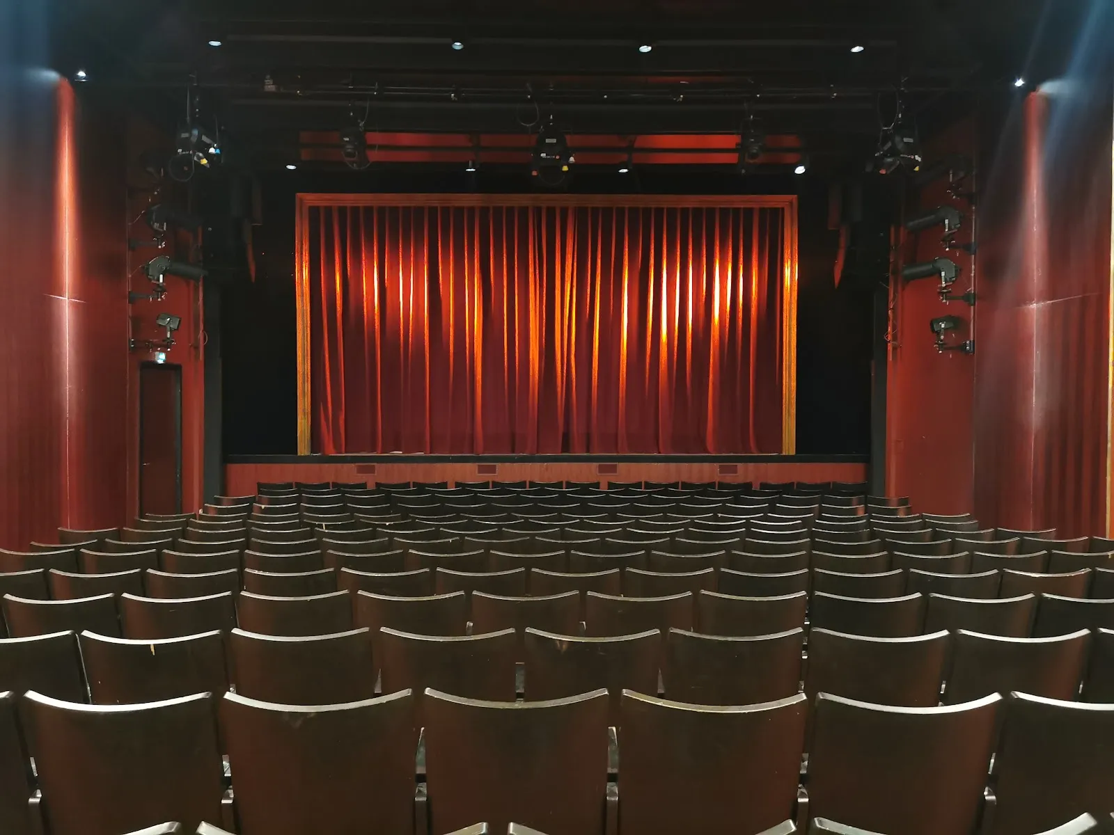 Здание Шлосспарк-театра в Берлине