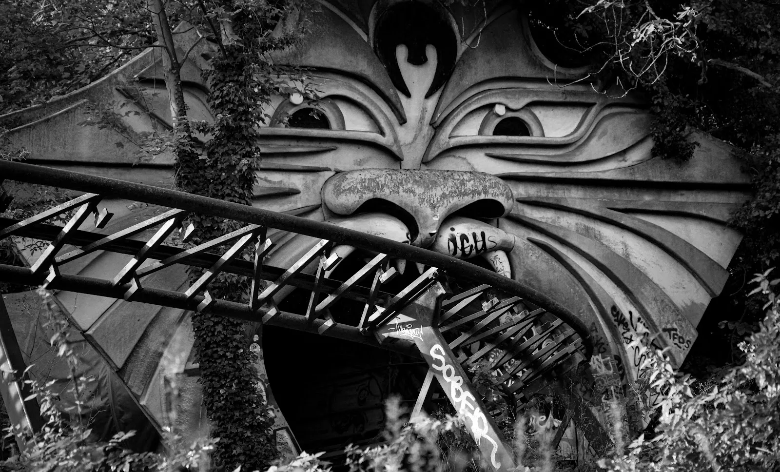 Заброшенные аттракционы в парке Шпреепарк, Берлин