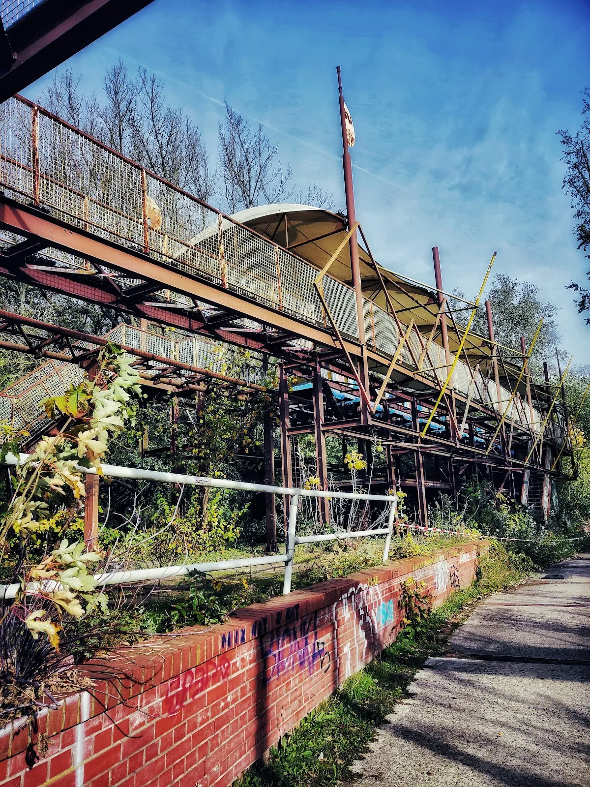 Заброшенные аттракционы в парке Шпреепарк, Берлин