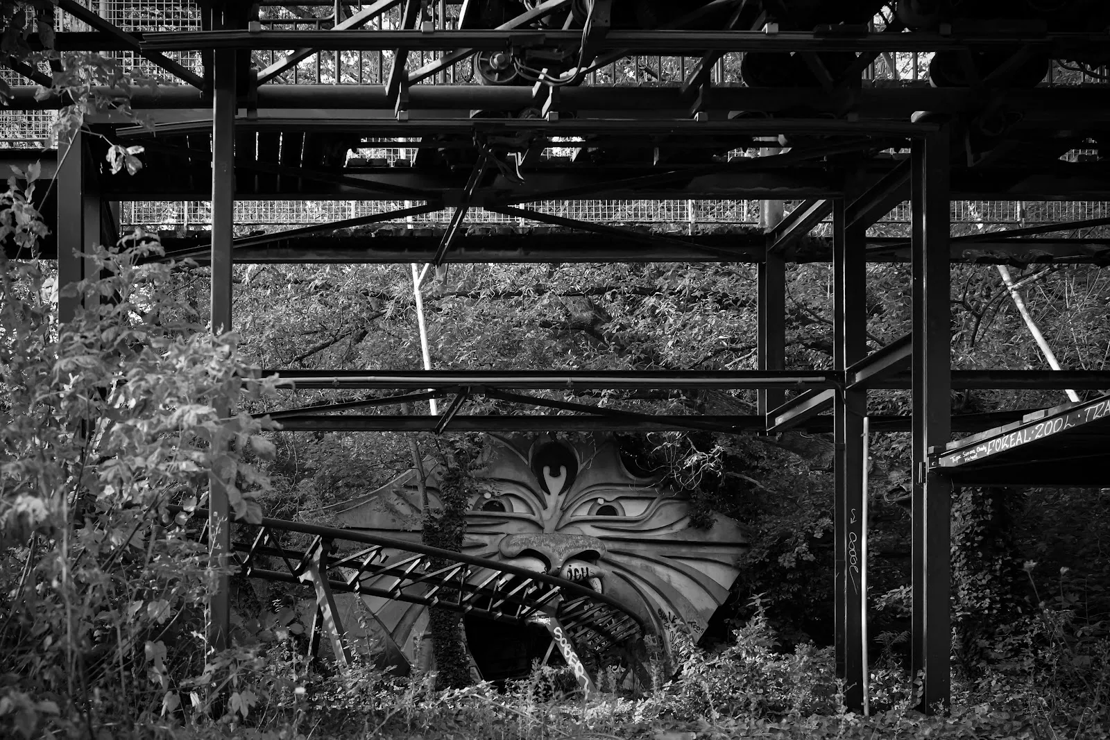 Заброшенные аттракционы в парке Шпреепарк, Берлин