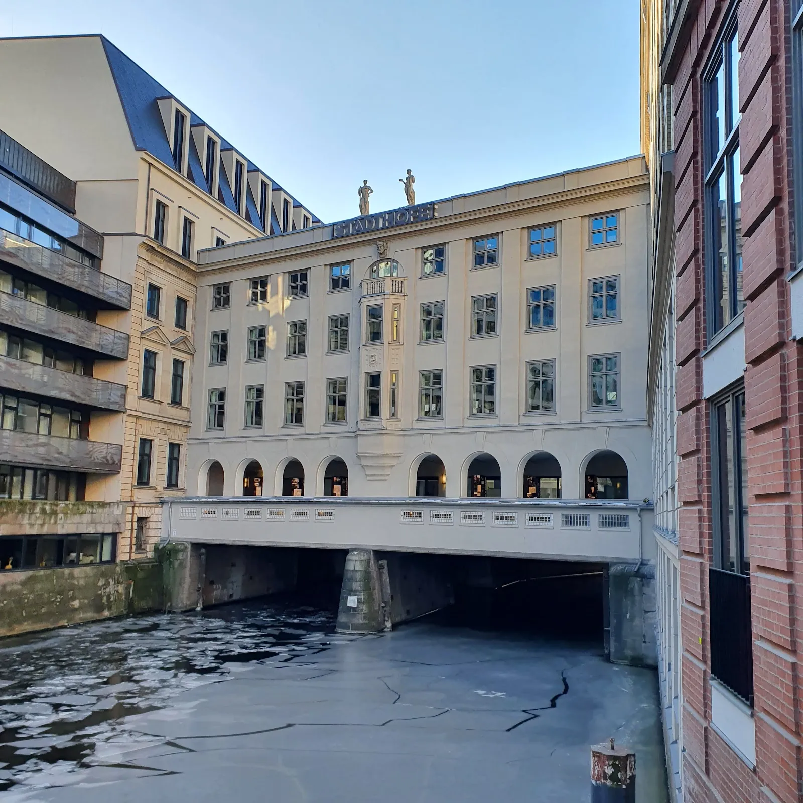 Исторический комплекс зданий Штадтхёфе в Гамбурге