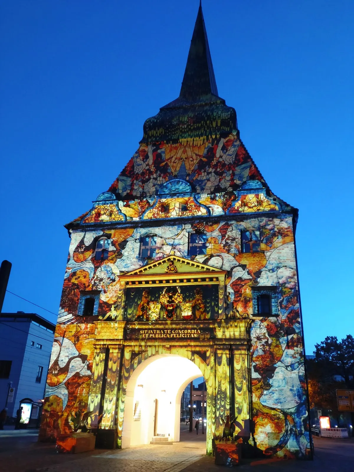 Исторические городские ворота Штайнтор в Ростоке, Германия