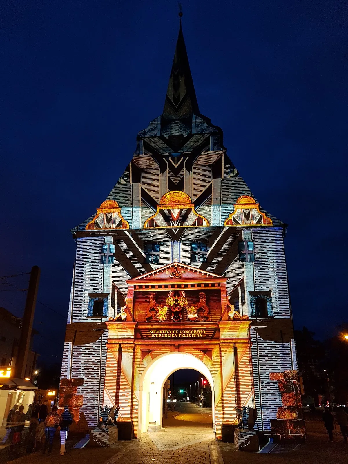 Исторические городские ворота Штайнтор в Ростоке, Германия