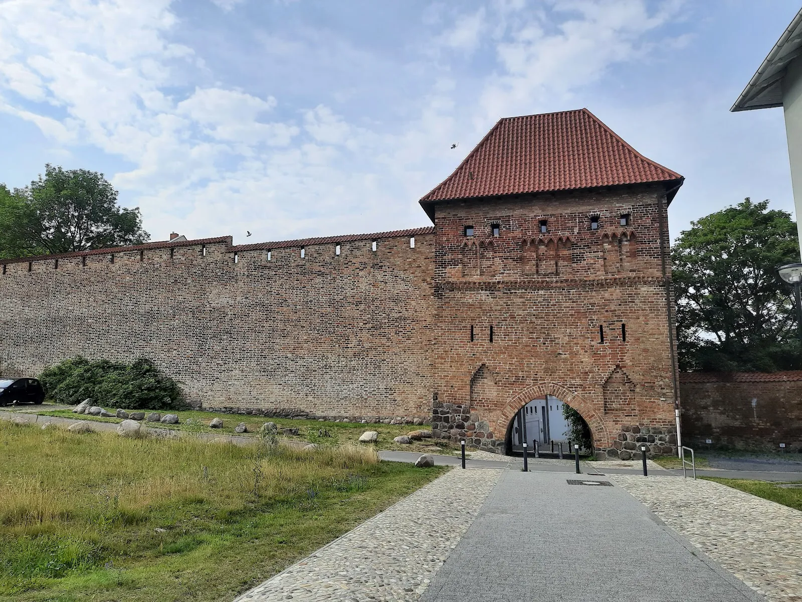 Исторические городские ворота Штайнтор в Ростоке, Германия