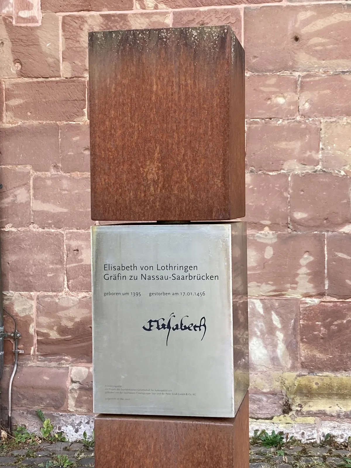 Внешний вид Штифтскирхе Св. Арнуаль с колокольней