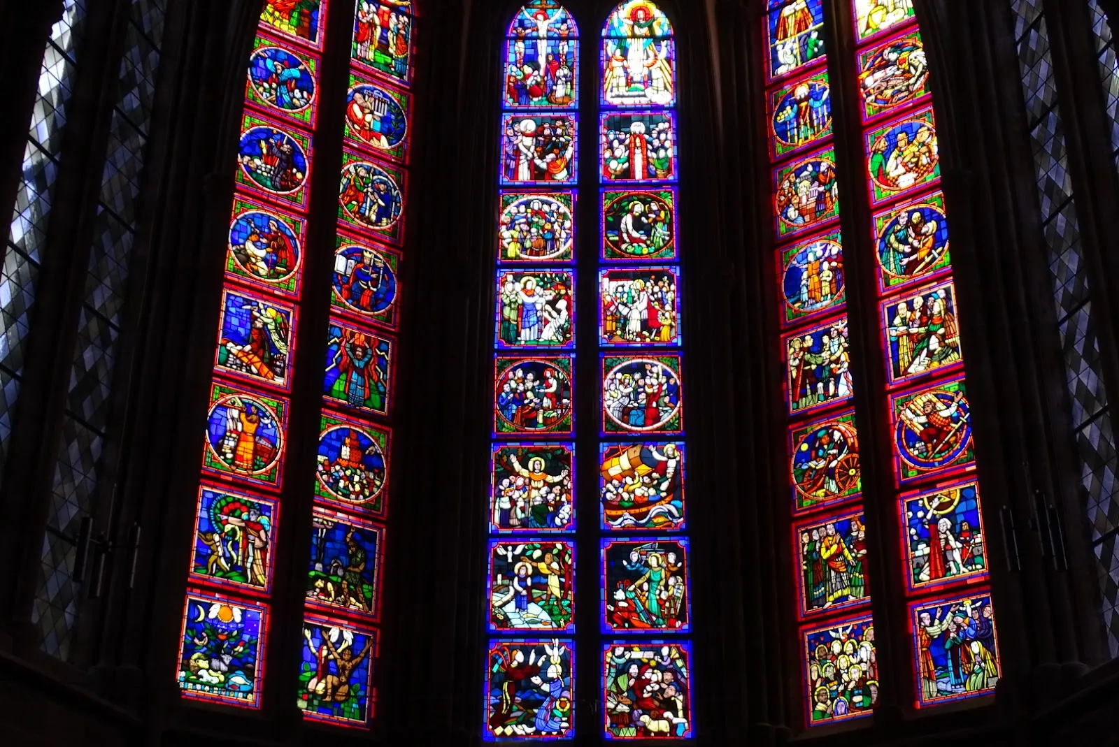 Внешний вид Штифтскирхе Св. Арнуаль с колокольней